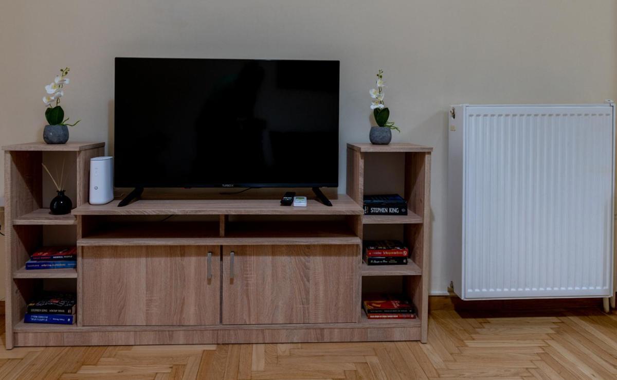 Entire Apt, Stylish, 1 Bedroom *