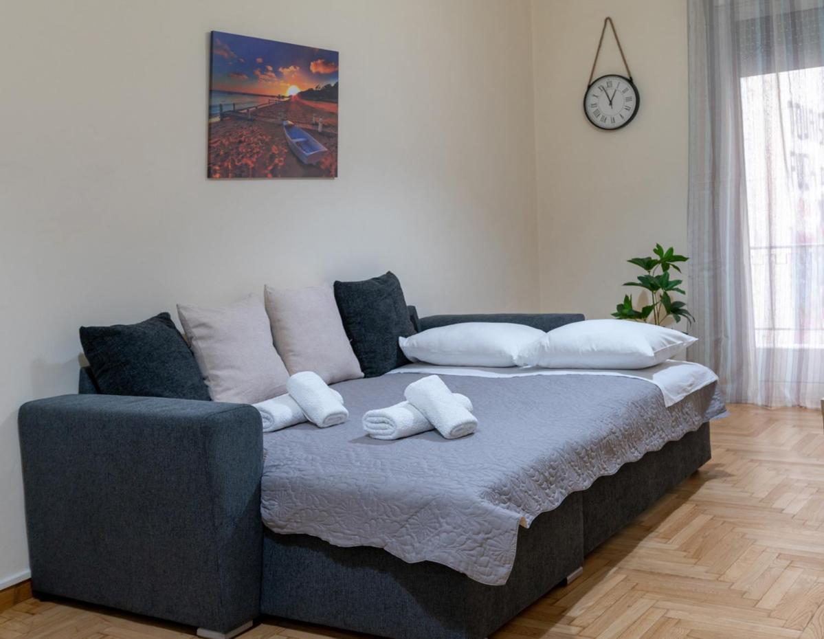 Apartment Entire Apt, Stylish, 1 Bedroom