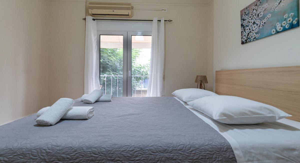Entire Apt, Stylish, 1 Bedroom Apartment *